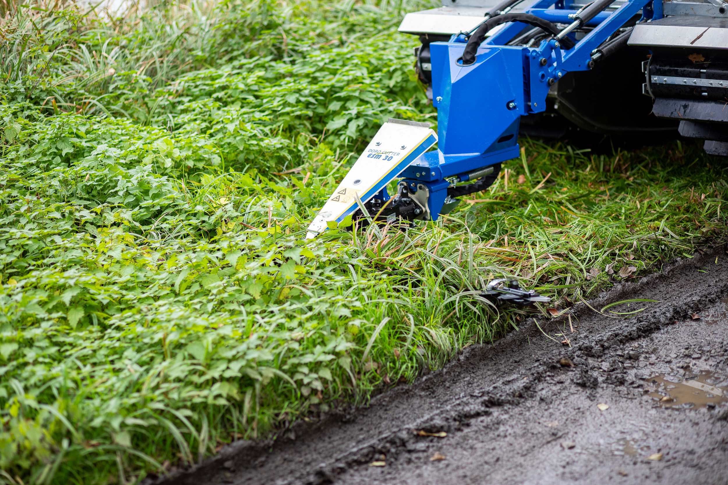 Professional equipment in action - image 5